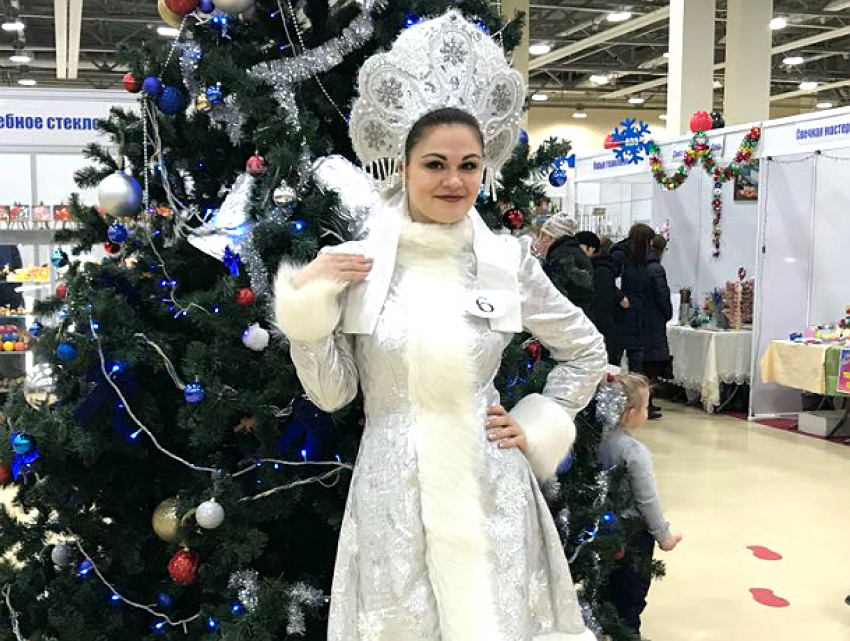 Прекрасная ростовская Снегурочка попросила на Новый год «беленькую машинку"