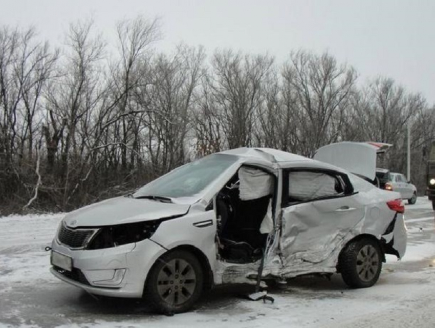 Двое пострадали при столкновении автобуса с иномаркой «Киа-Рио» на выезде из Новочеркасска