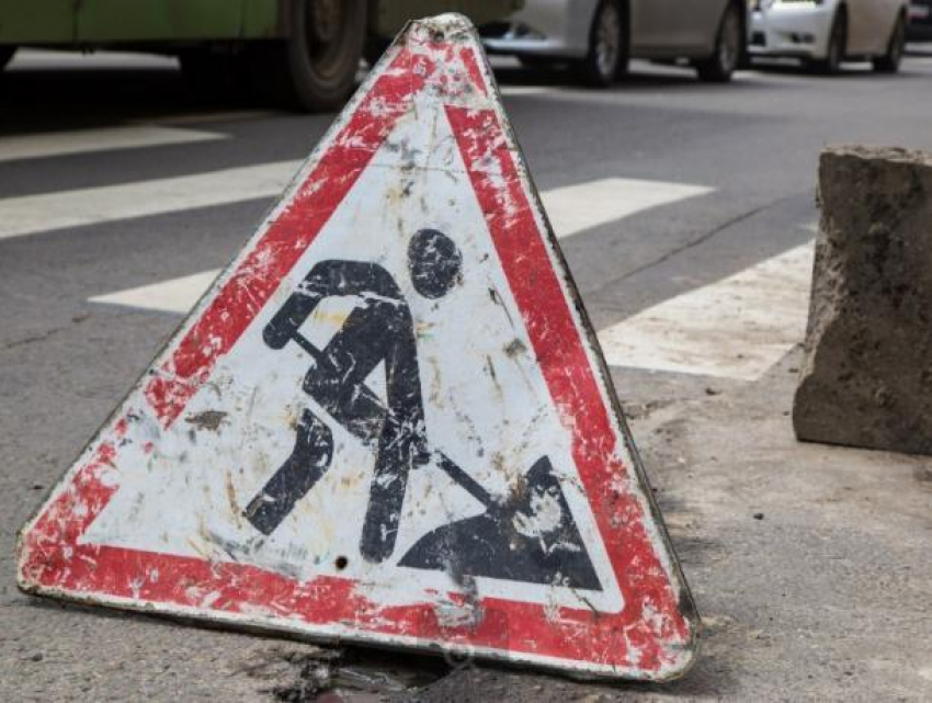 В Ростове на трех улицах ограничат движение транспорта