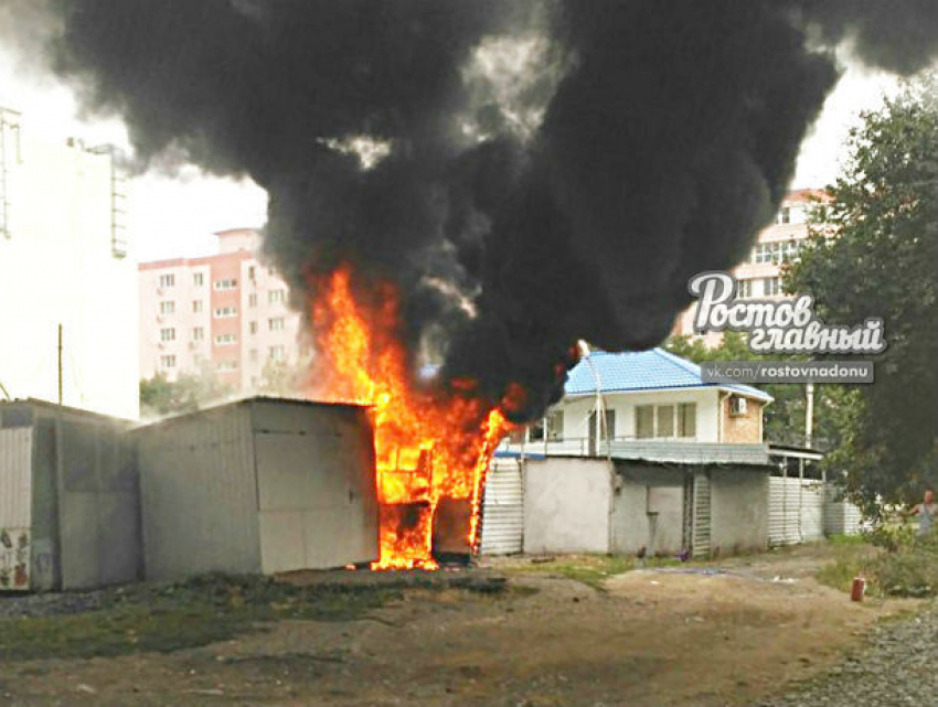«Лисички» разожгли адское пламя, в котором до углей сгорел магазин на рынке Ростова