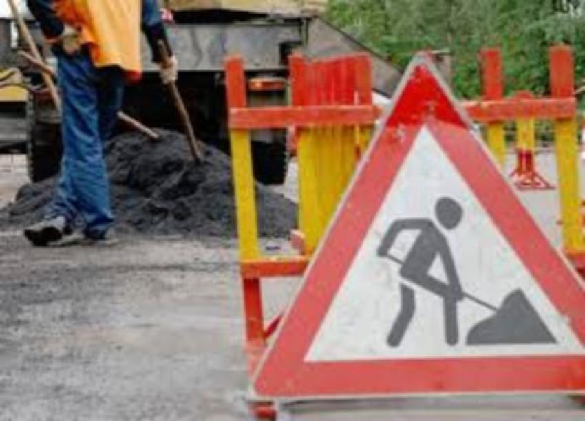 Закончить ремонт дороги на проспекте Шолохова чиновники обещают до конца недели