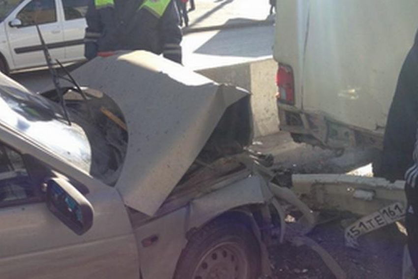 В Роствое водитель «десятки» под градусом спровоцировал ДТП и чуть не сбил людей на остановке