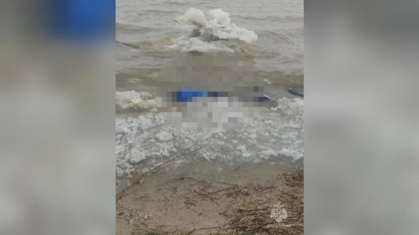 В Таганрогском заливе нашли тело мужчины