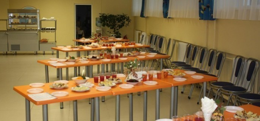 Воспитанников одного из ростовских детских садов кормили крупой с вредителями