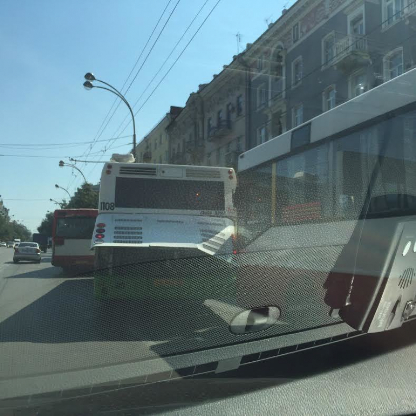 В центре Ростова столкнулись два автобуса