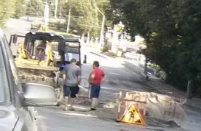 В Ростове на Вавилова перед мостом на «Пятилетку» появилось новое разрытие