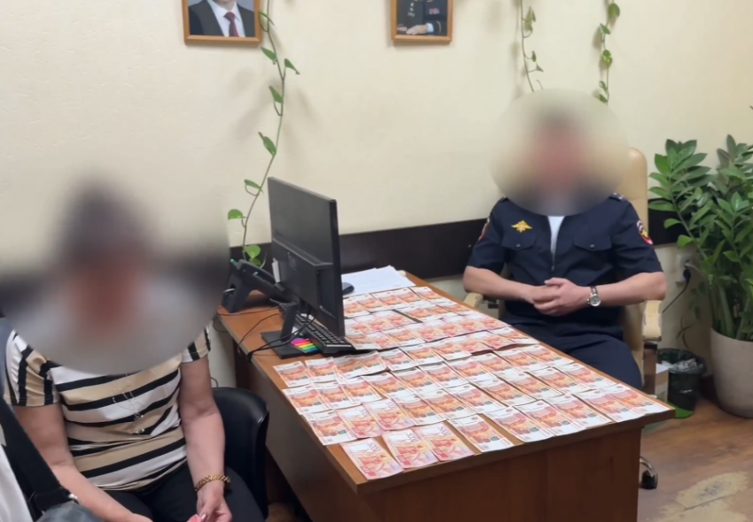 За взятку в 300 тысяч рублей 55-летняя ростовчанка хотела «купить» права и попалась полиции