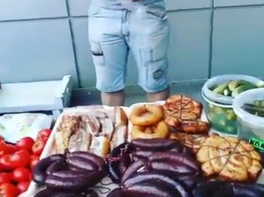 Купить домашней колбасы и отправиться на больничную койку предлагали жителям Ростова проворные продавцы