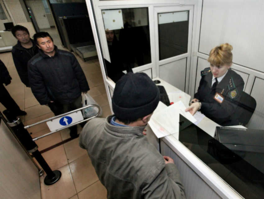Неимоверно упертые пассажиры «Платова» продолжают тащить продукты в Ростов