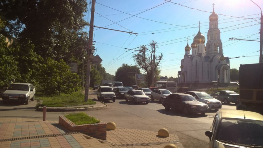 Из-за жутких пробок ростовчане отправились домой, так и не доехав до работы
