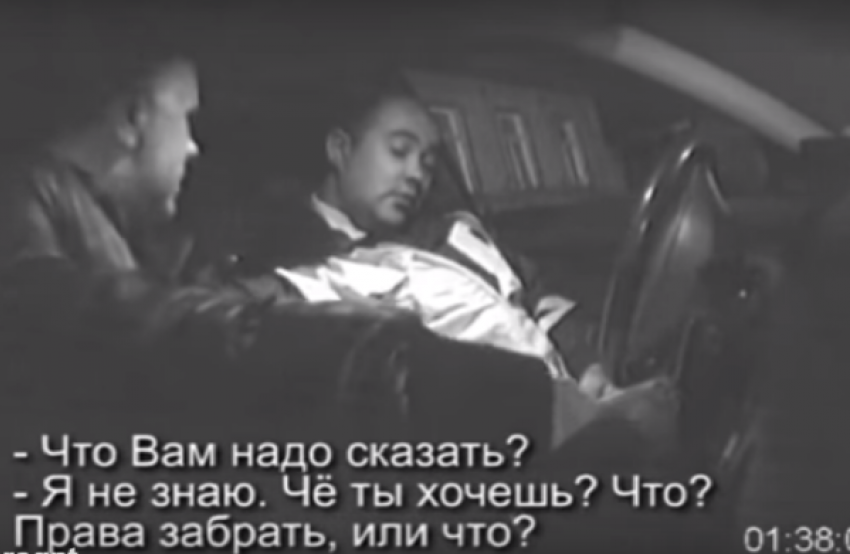 Корыстных инспекторов ДПС из Ростова, которые  попали на видео во время «обучения»  вымогательства денег, осудят за получение 14 взяток