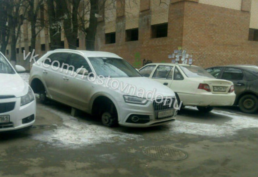 Дорогое немецкое авто варварски изувечили в Ростове-на-Дону