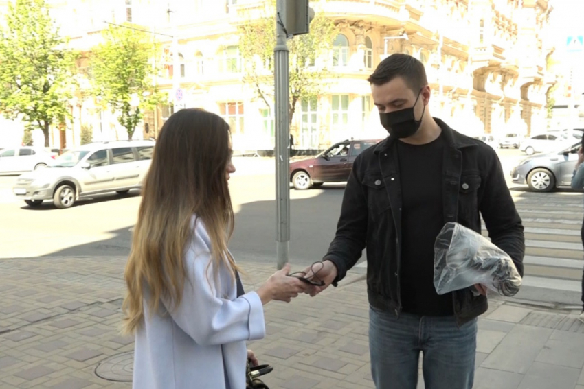 В Ростове стали раздавать бесплатные защитные маски
