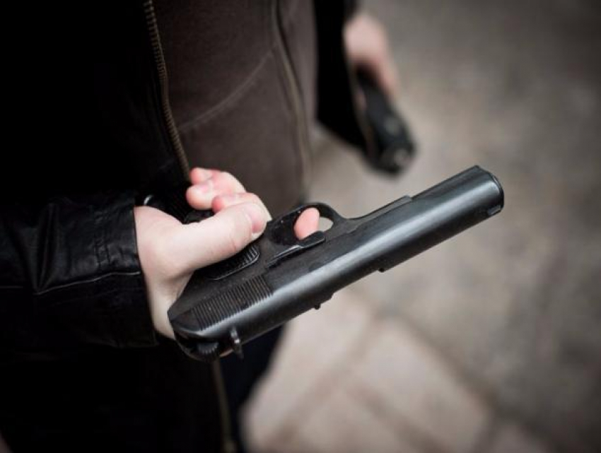 Мужчина с пистолетом Макарова устроил беспорядки в гостиничном комплексе Ростова