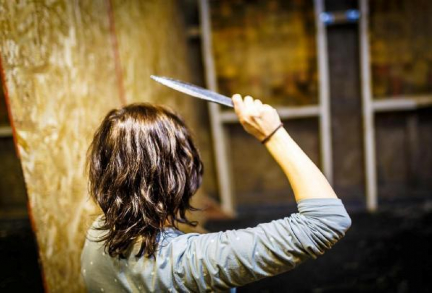 Во время ссоры ростовчанка ударила ножом в грудь своего сожителя