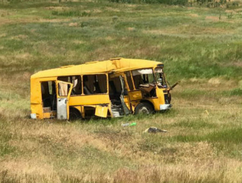 Пассажир автобуса, попавшего в ДТП на трассе в Ростовской области, скончался в больнице