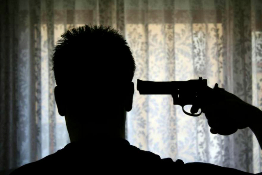 Мужчина застрелил собутыльника, играя в «русскую рулетку» в Ростовской области