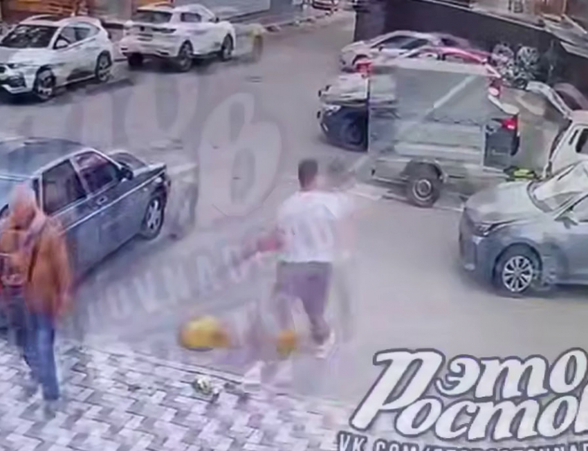 Мужчина срезал флагшток перед Днем Победы в Ростове 