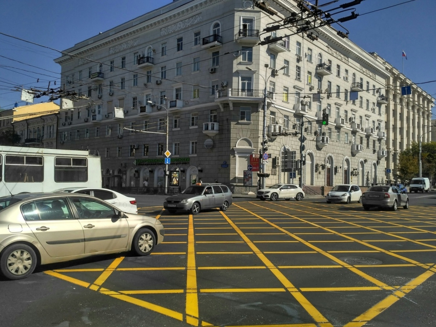 Ростовчане гадают, сколько проживет новая «вафельная» разметка в центре города