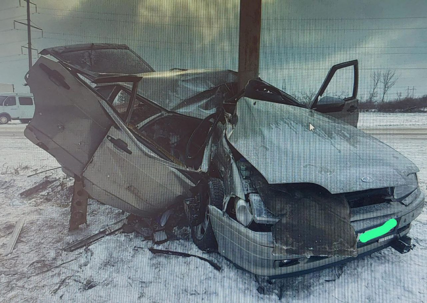 Двое полицейских и подозреваемый попали в аварию на трассе в Ростовской области