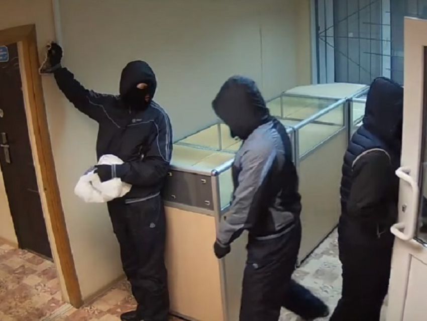 Четверых дерзких грабителей ломбарда задержали спустя месяц в Ростове