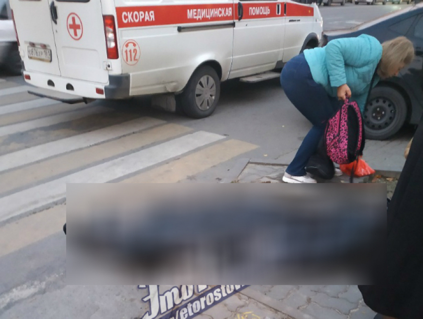 На пешеходном переходе в центре Ростова умер мужчина