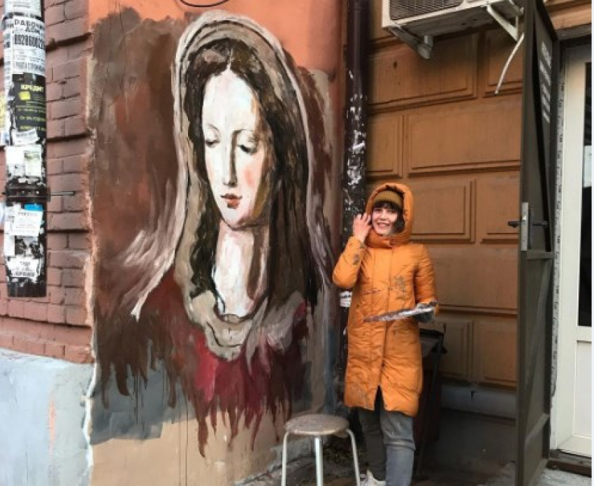 Ростовская художница Лидия Железняк нарисовала «Мадонну» на стене дома