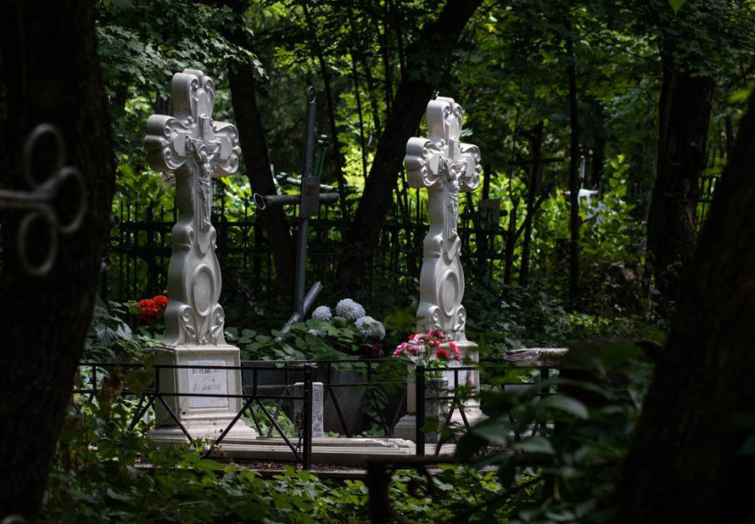 В Ростове до 12 мая продлили запрет посещение кладбищ