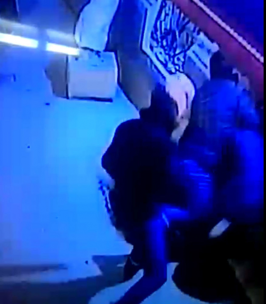 Массовая драка в Ростове, во время которой друзья бросили раненого, попала на видео 