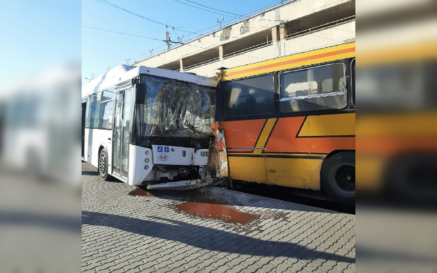 В Ростове разбились два автобуса из Батайска