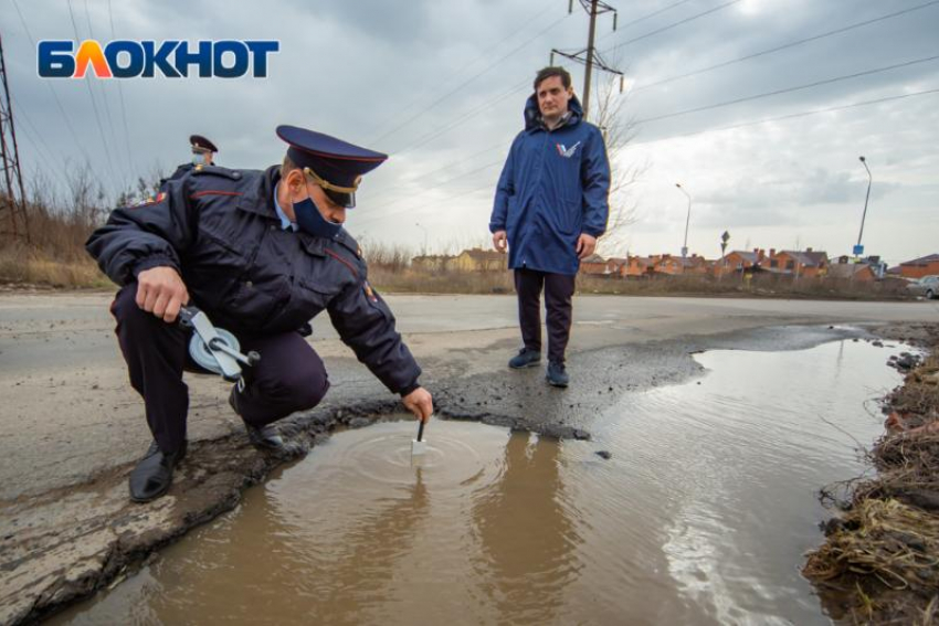 Денег нет, но вы держитесь: почему дороги в Ростове-на-Дону находятся в убитом состоянии