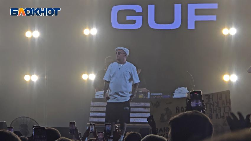 Задержка на полтора часа, ростовские корни и совместный альбом с Бастой: как прошел прощальный тур Гуфа в Ростове