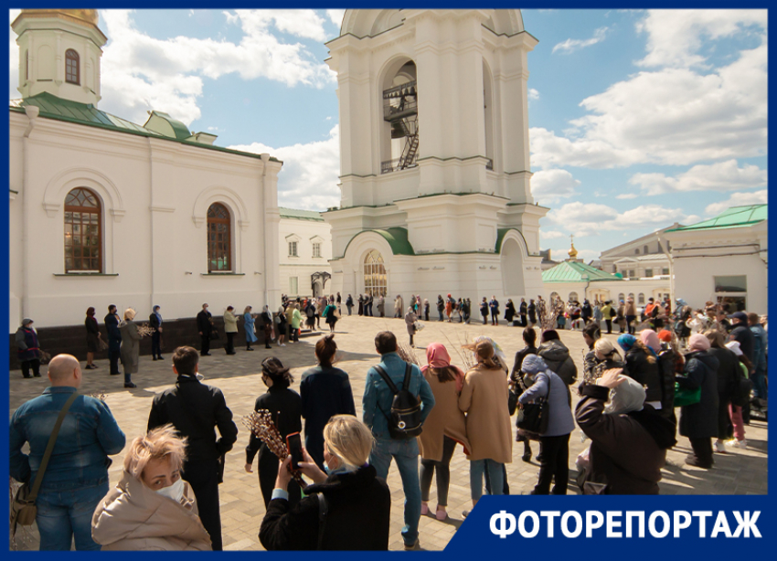 Сотни ростовчан, наплевав на запреты властей, отправились в храмы для освящения вербы