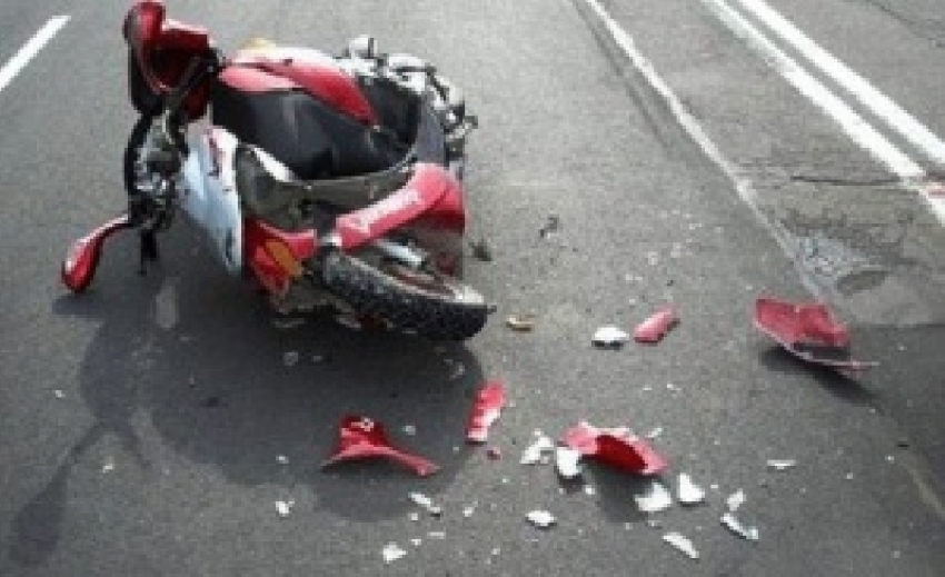 Житель Ростовской области на иномарке сбил двоих подростков, которые ехали на скутере