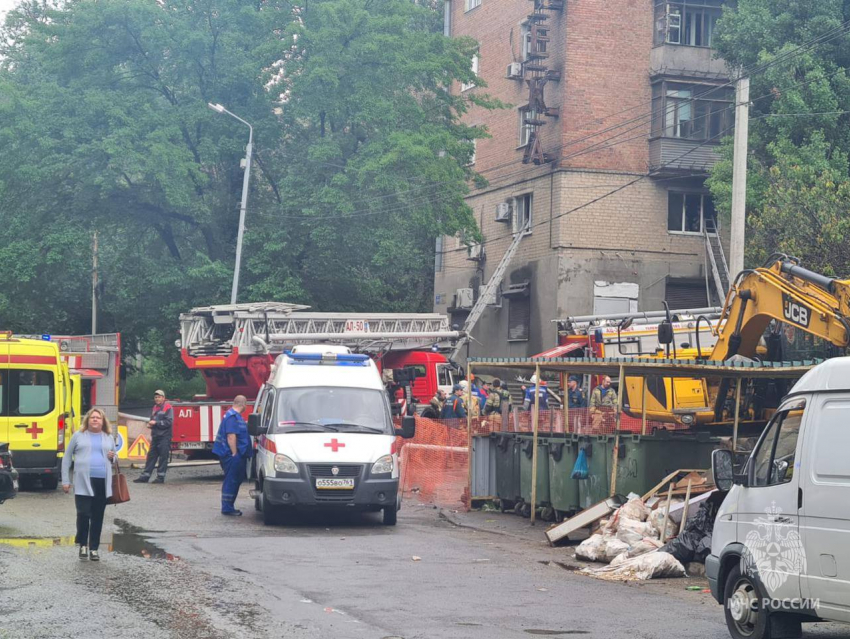 В Ростове при пожаре в шестиэтажке пострадали три человека