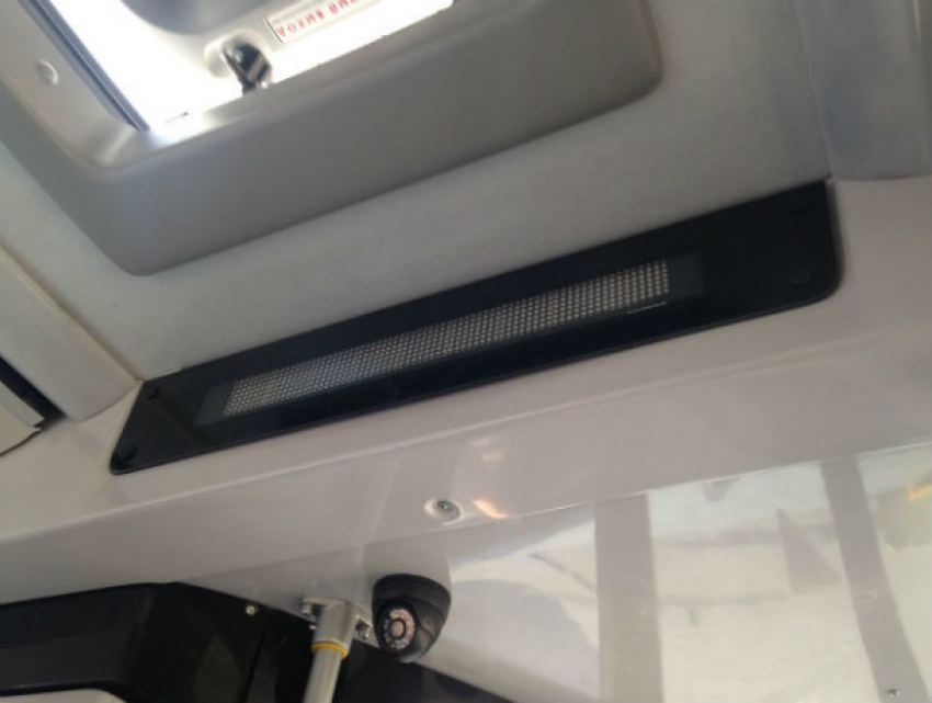 Задыхаясь от нестерпимой жары, ростовчане смотрели в мертвое электронное табло нового автобуса