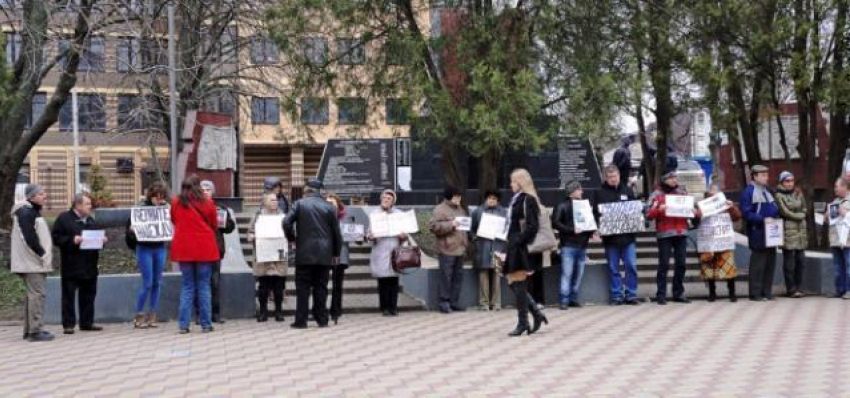 В Ростове прошел пикет в поддержку Надежды Савченко 
