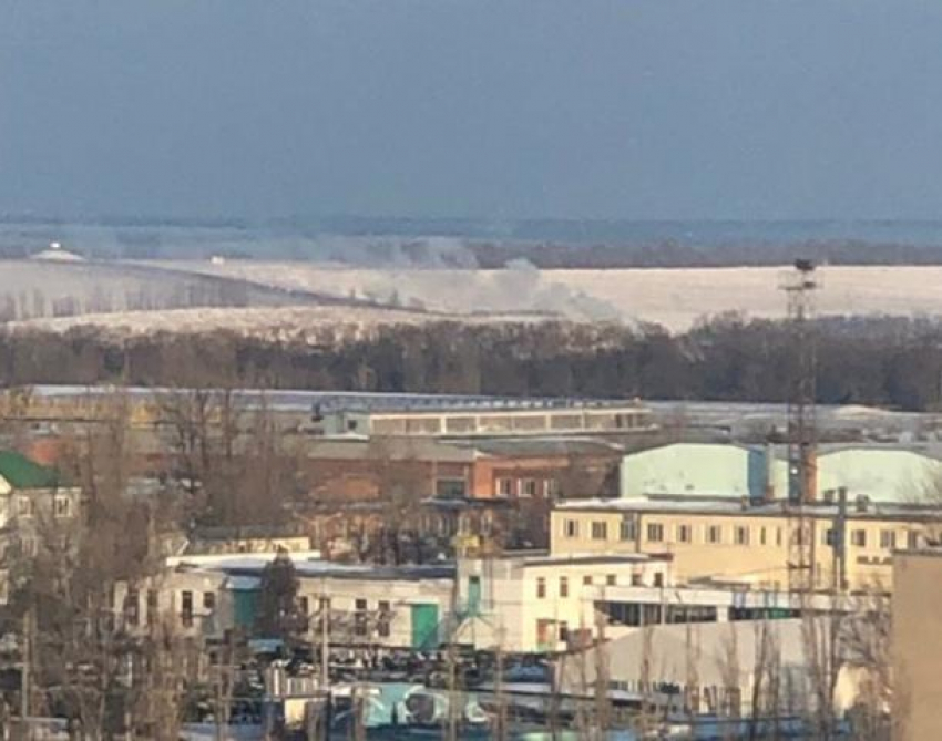 В Ростове второй день горит мусорный полигон в Левенцовке