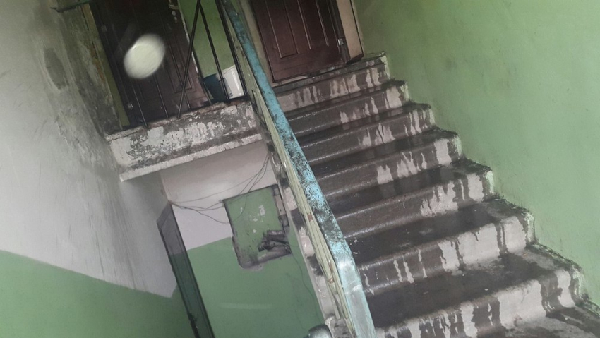 Многоквартирный дом на улице Заводской затопил очередной дождь: ВИДЕО