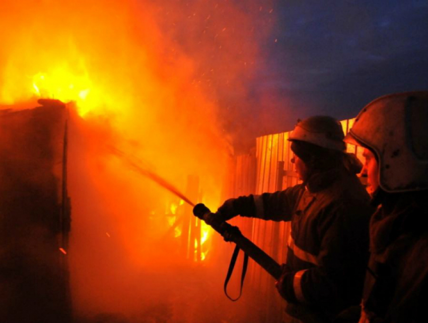 Женщина обгорела насмерть при пожаре во флигеле частного дома в Ростовской области