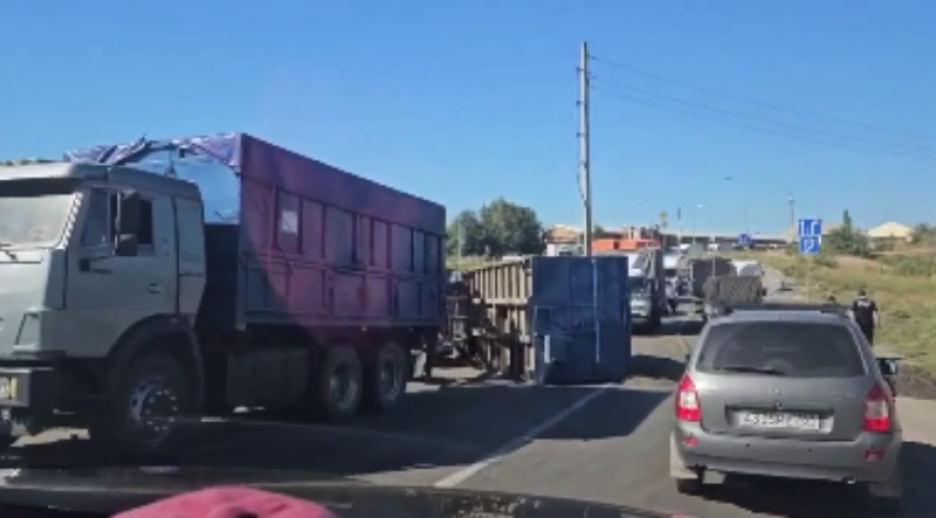 «Аварии раз в три дня»: ростовчане требуют обезопасить временный съезд Западной хорды 
