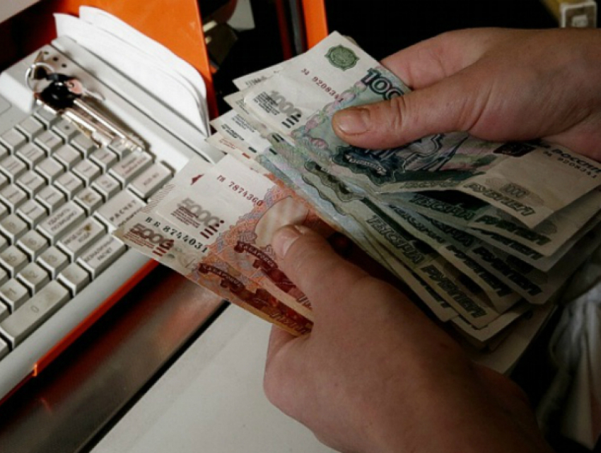 Отпускных на 6,5 миллионов рублей забрал из кассы директор крупной фирмы в Ростове