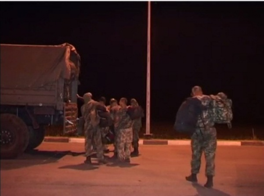 Донские пограничники передали Украине последнюю группу военнослужащих нацгвардии. Видео