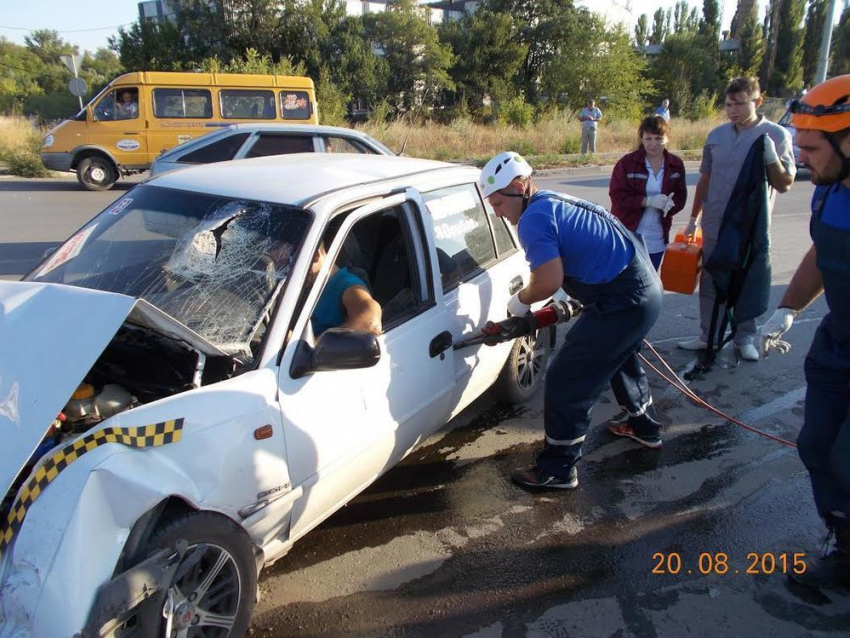 В Ростовской области случилось ДТП с участием двух таксистов