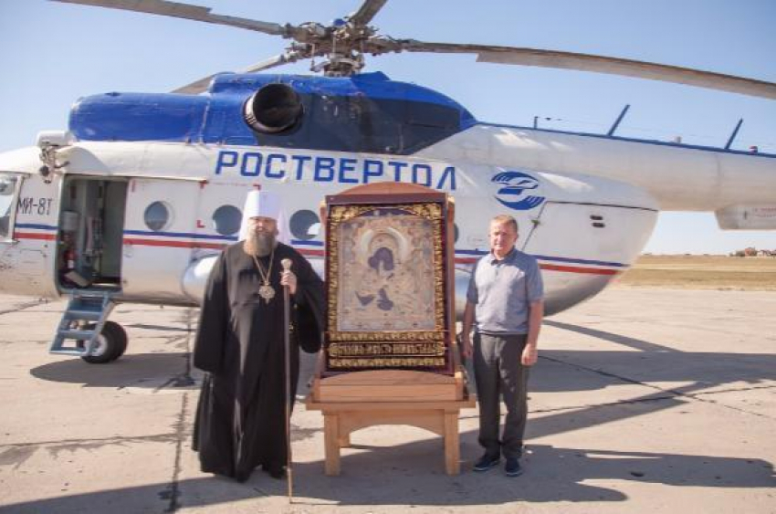 В небе над Ростовом совершили воздушный крестный ход