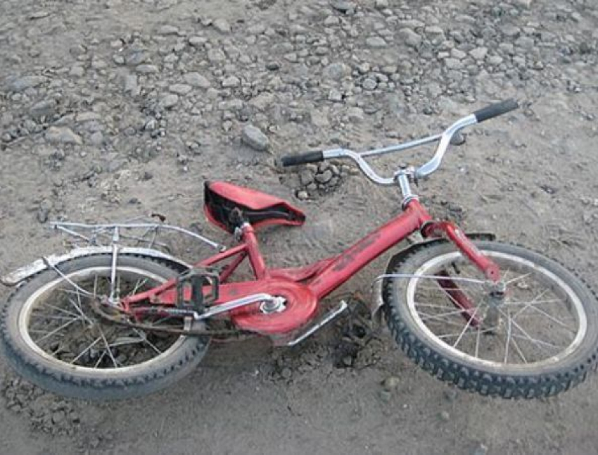  В Ростовской области водитель сбил 8-летнего велосипедиста и сбежал с места ДТП