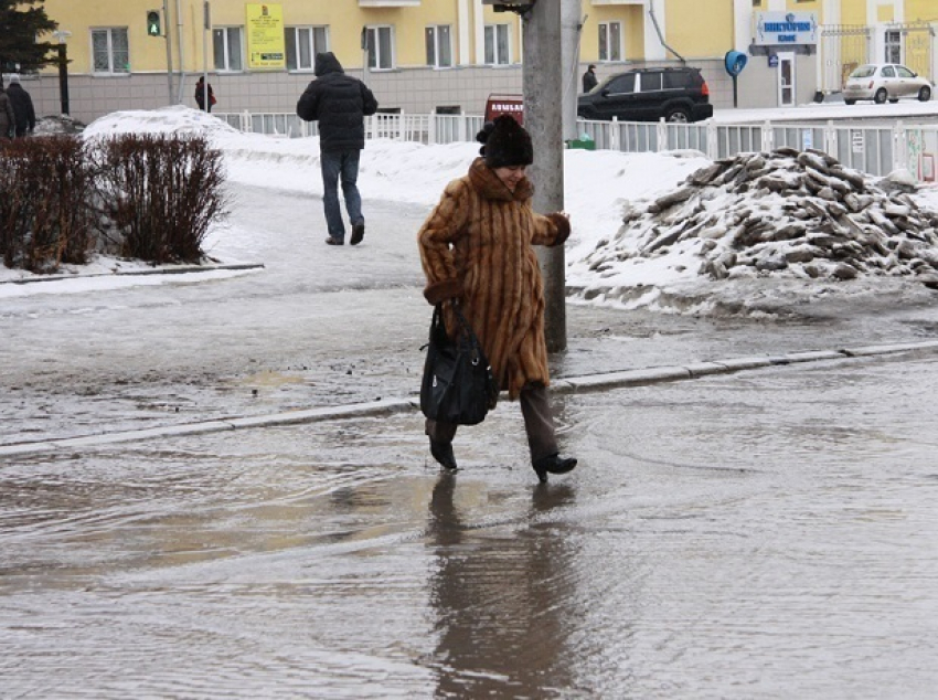 Сильный обложной дождь и ночные заморозки угрожают жителям Ростова