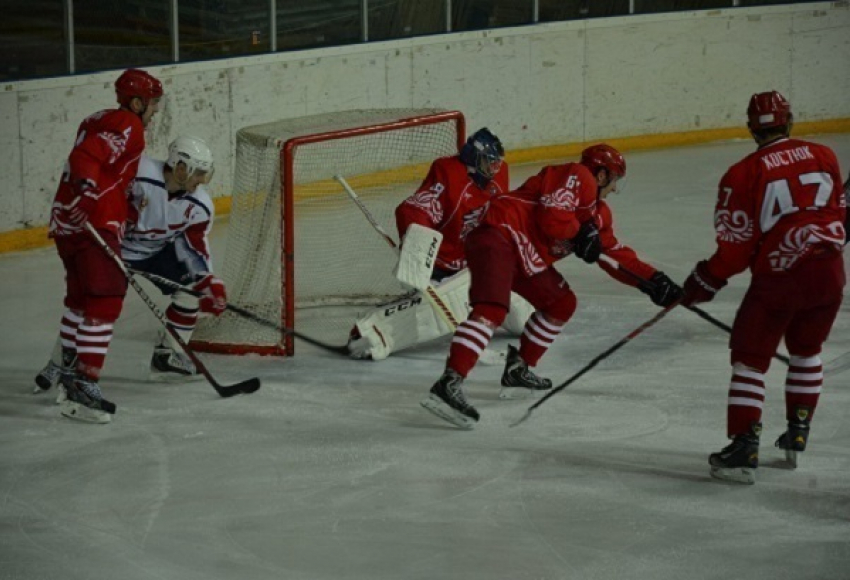 Хоккейный клуб «Ростов» уступил лидеру РХЛ