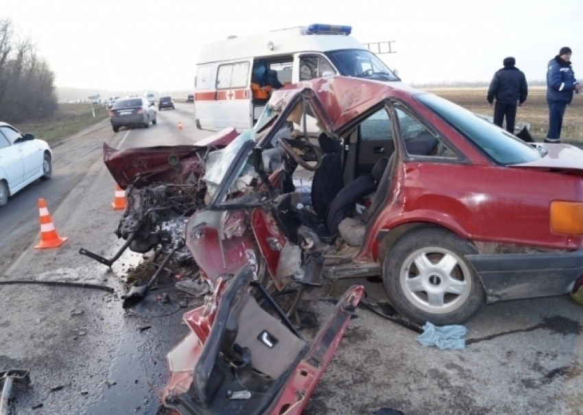 В ДТП в Ростовской области погибла семья из трех человек