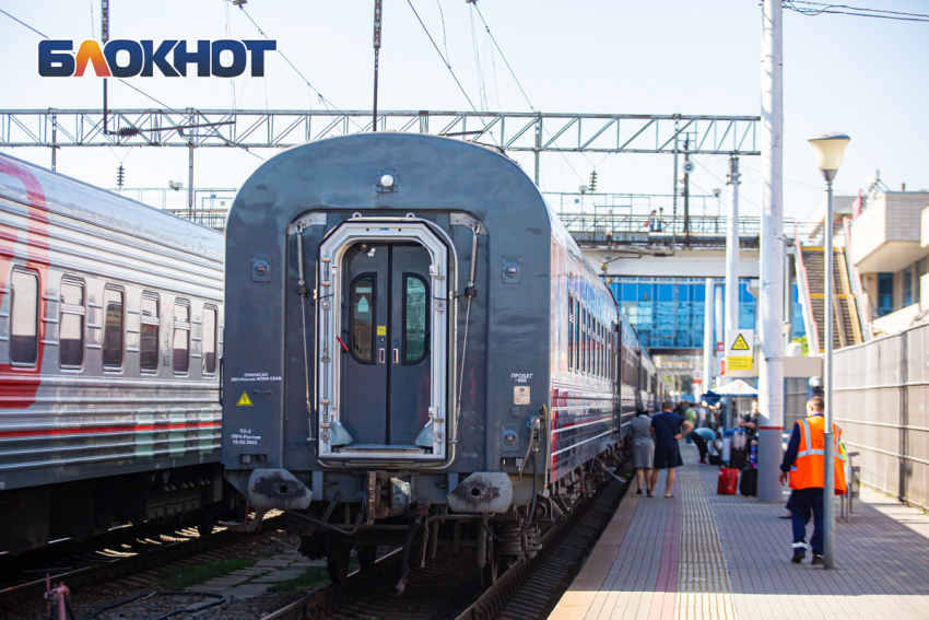 Следователи выясняют обстоятельства схода локомотива в Ростове